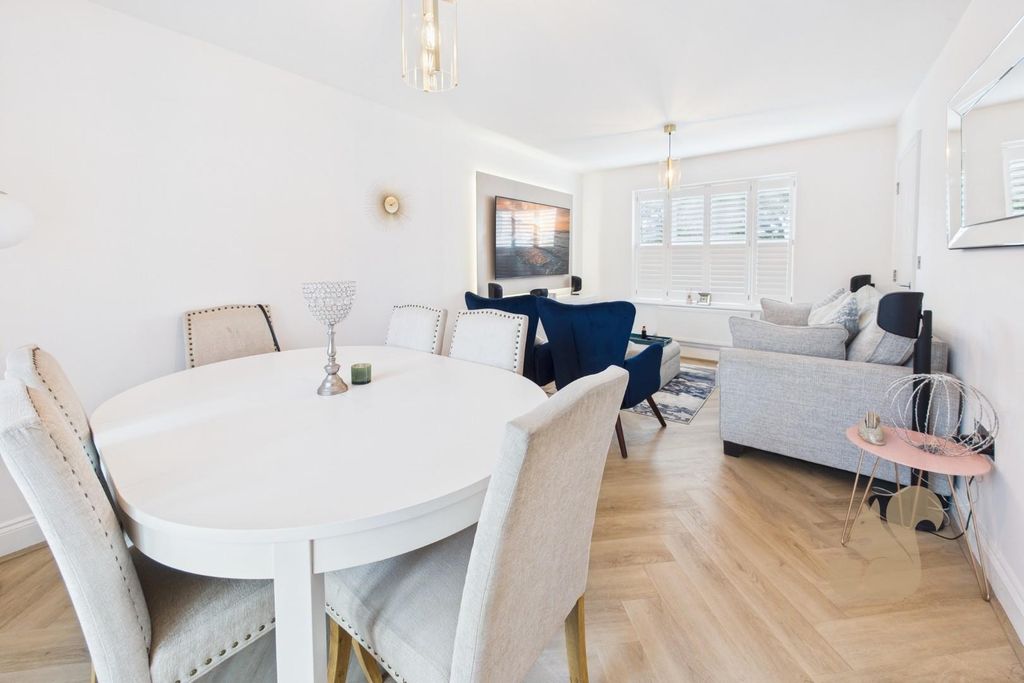 Property photo 2 of 26 Cam01254G0-Pr0349-Still017.Jpg