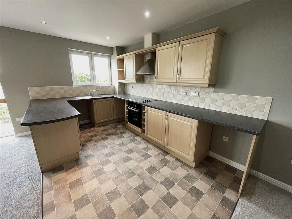 Property photo 3 of 16 Kitchen