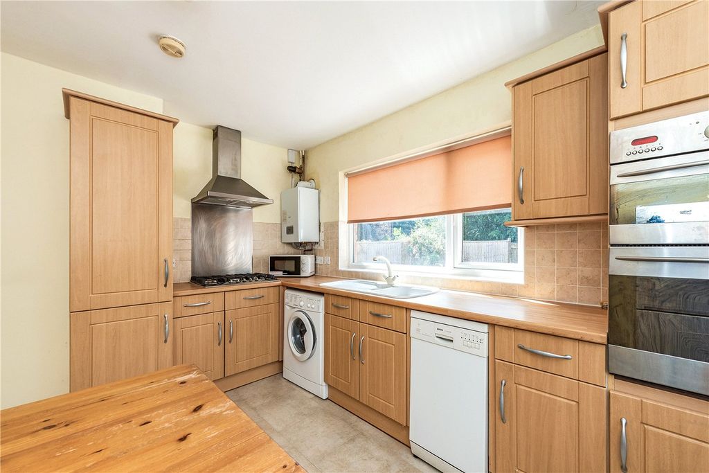 Property photo 3 of 12 Kitchen