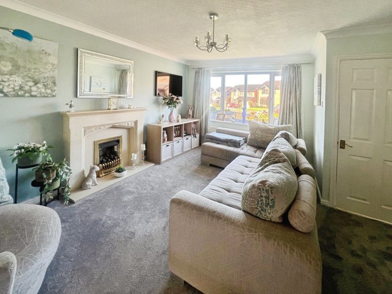 Property photo 3 of 22 Lounge