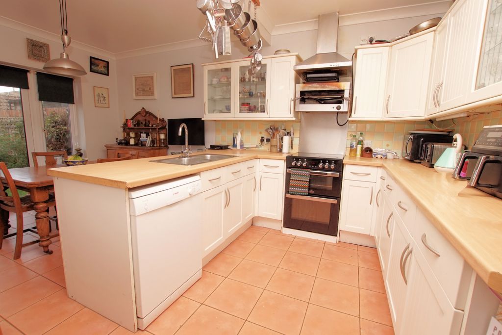 Property photo 3 of 20 Kitchen/Diner