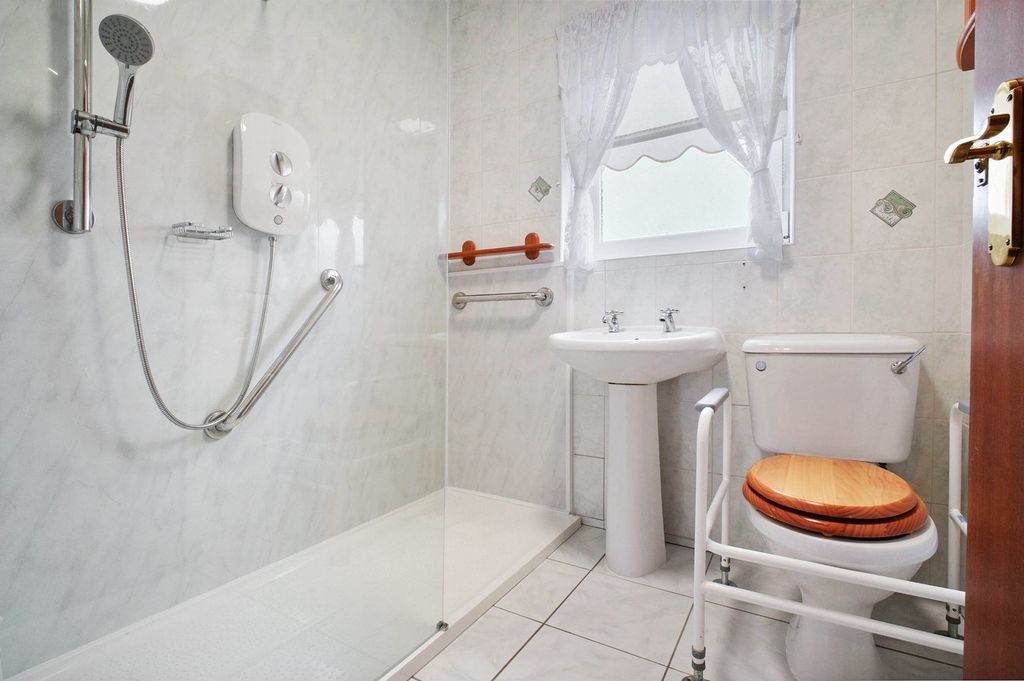 Property photo 3 of 20