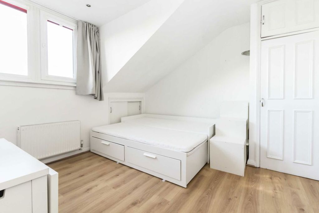 Property photo 2 of 3