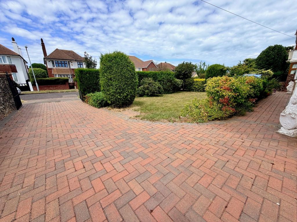 Property photo 2 of 25