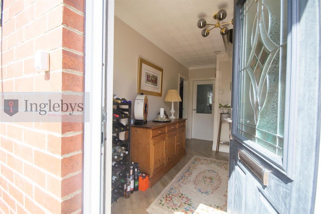 Property photo 2 of 30