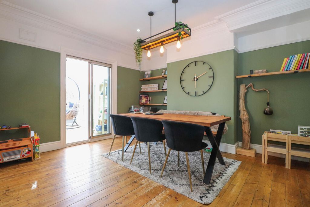 Property photo 3 of 14 Dining Area