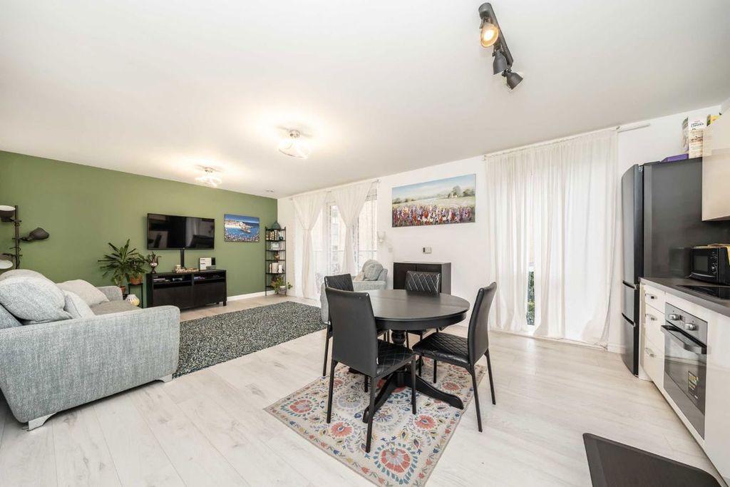 Property photo 2 of 8