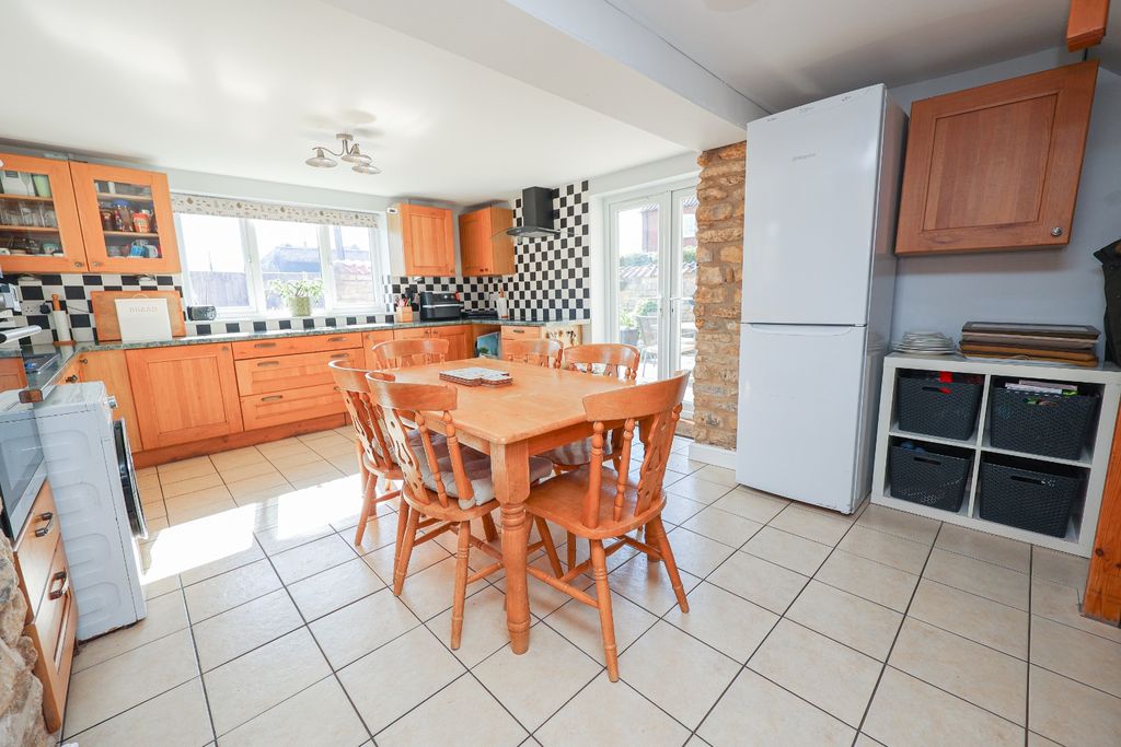 Property photo 3 of 28 4164874