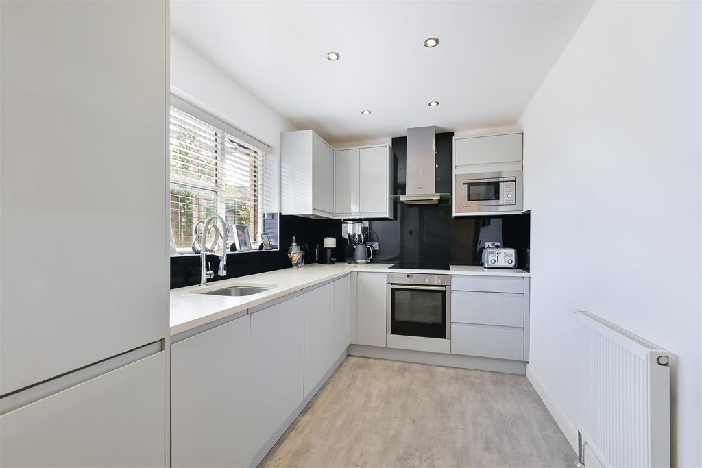 Property photo 2 of 17 Kensington House, 3- (1).Jpg