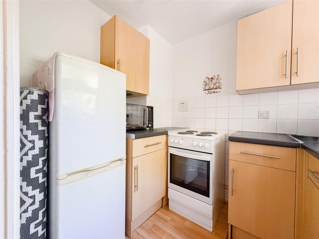 Property photo 3 of 15 Kitchen
