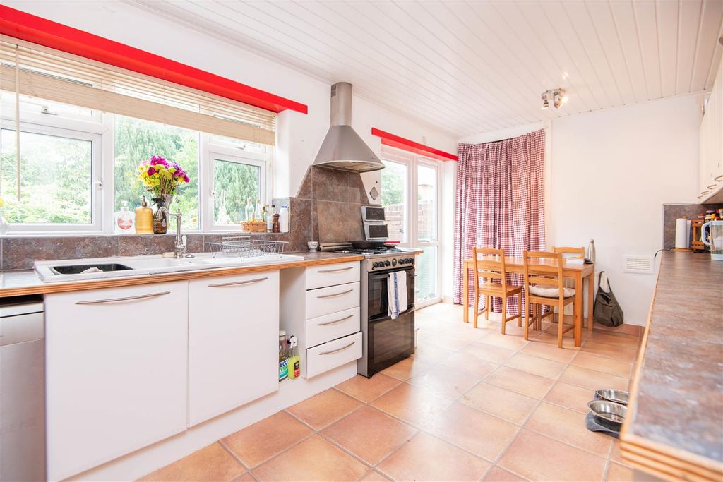 Property photo 3 of 21 Kitchen &amp; Dining