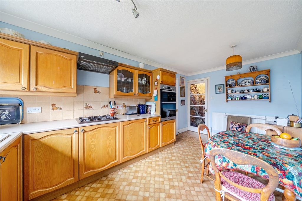 Property photo 3 of 16 Kitchen