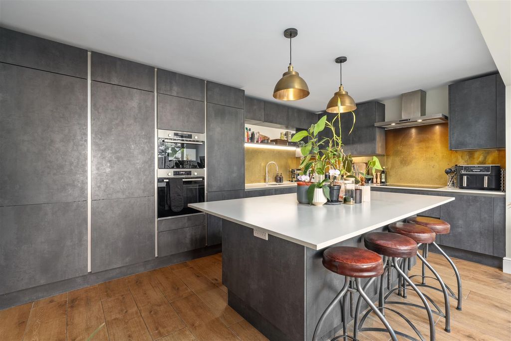 Property photo 1 of 17 021_Hires_63-Springfield-Close_Dsc08837.Jpg