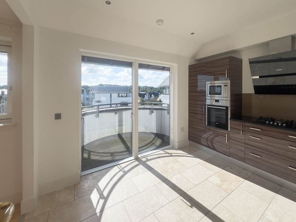 Property photo 2 of 11 122 2