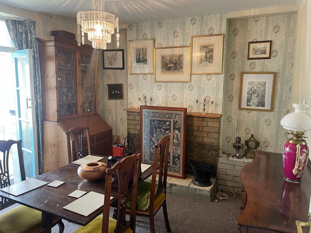 Property photo 3 of 25