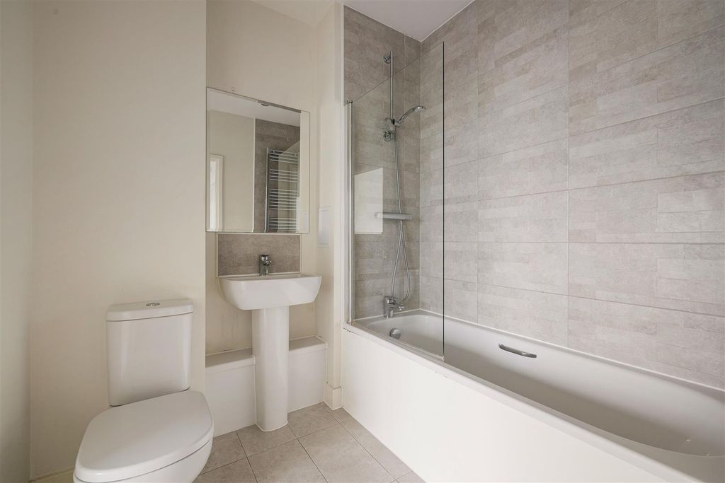 Property photo 3 of 13 Furrow House E4