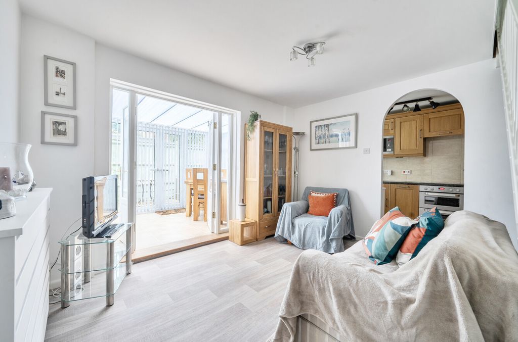 Property photo 2 of 11 1472532-25-6A26Ae...
