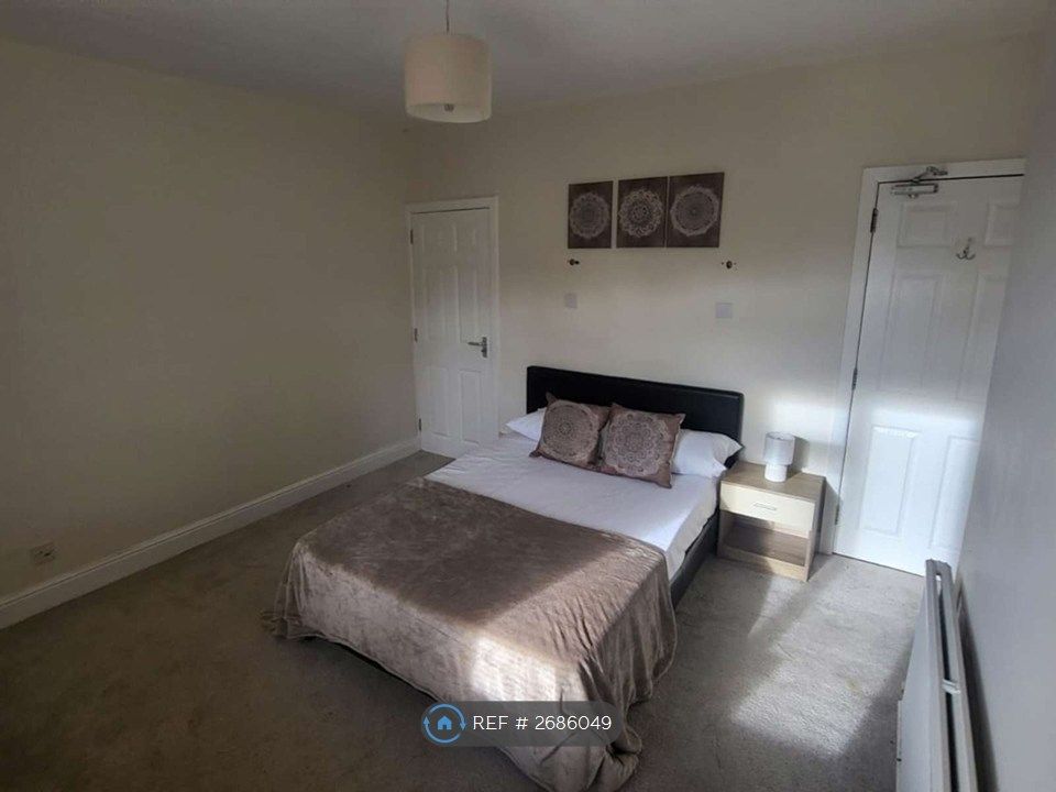 Property photo 1 of 13 Room 2 - Available