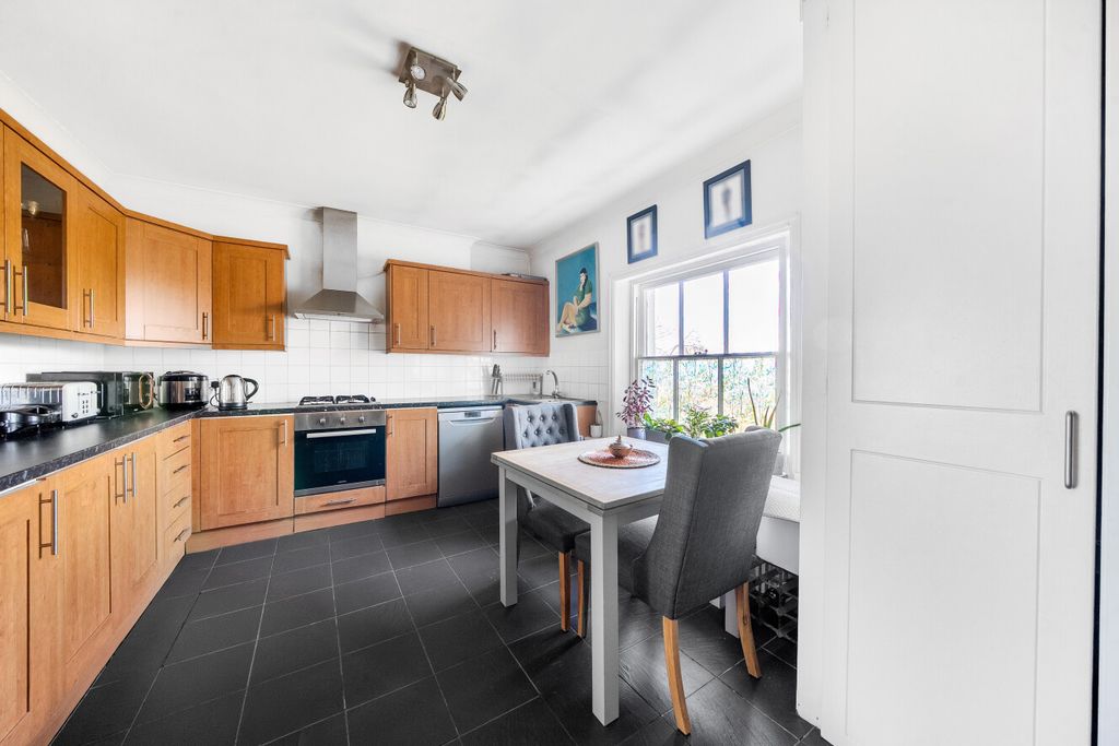 Property photo 3 of 19 Kitchen