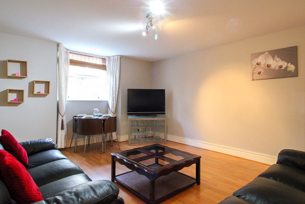 Property photo 3 of 7 Living Room