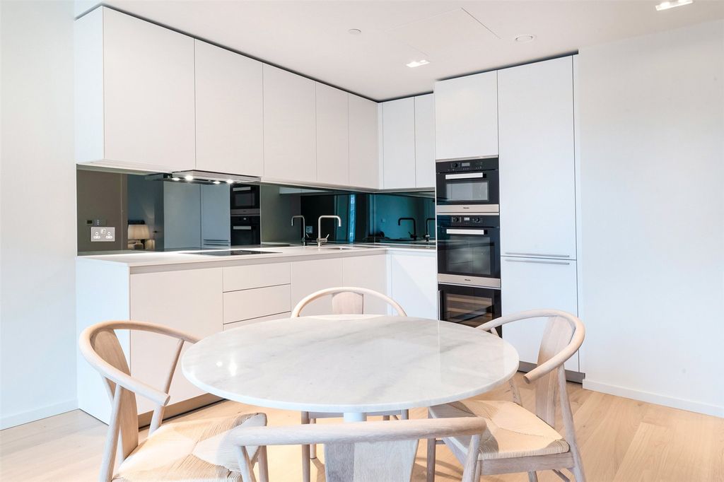 Property photo 2 of 17 Kitchen