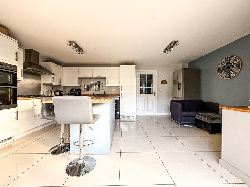 Property photo 3 of 22 4379266