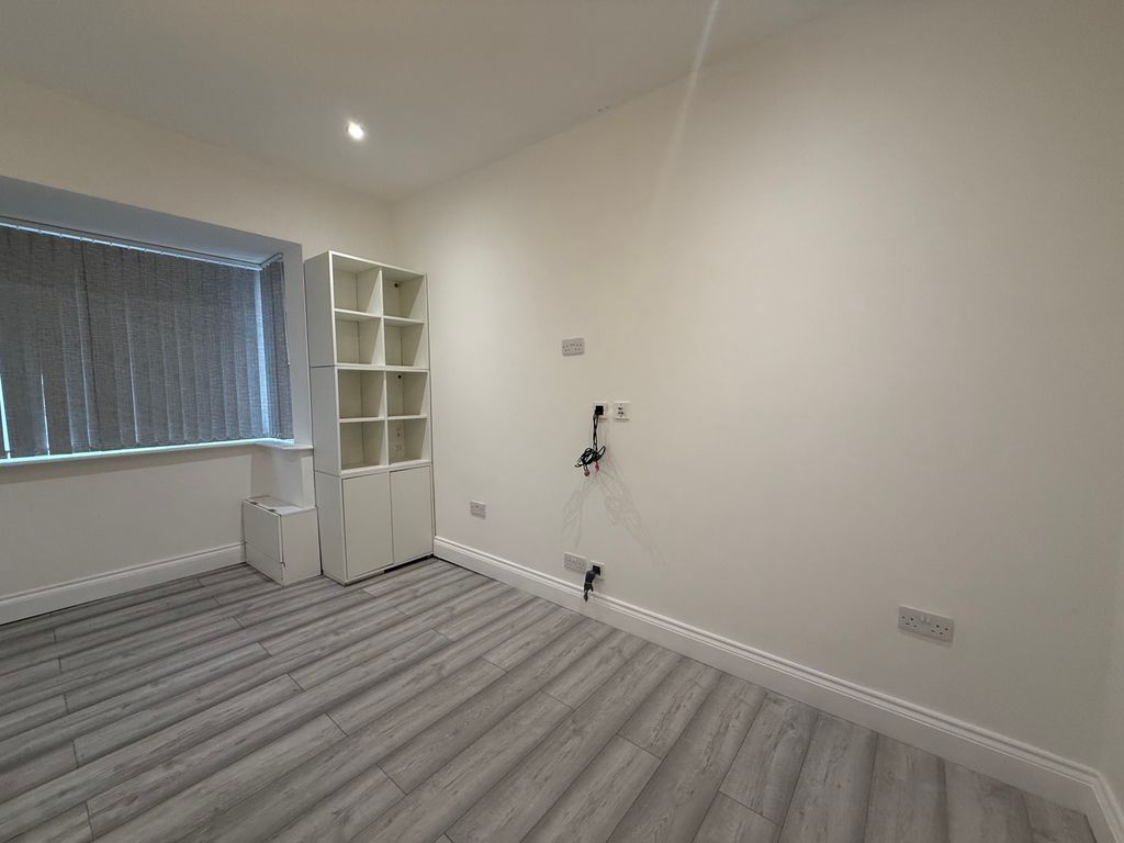 Property photo 2 of 13 Image