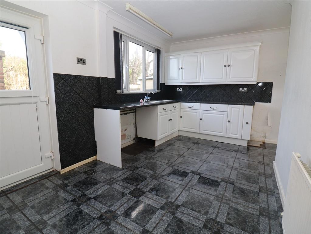 Property photo 3 of 12 Breakfast Kitchen