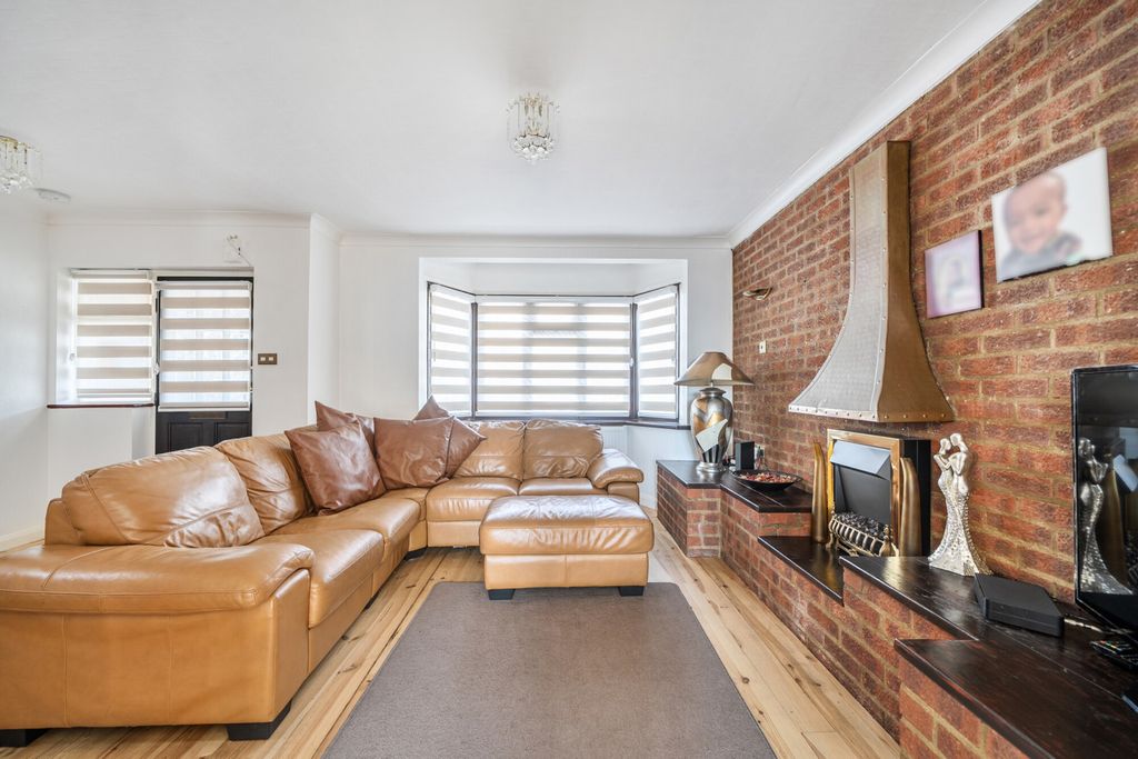 Property photo 2 of 22 1448493-9-69E8910...
