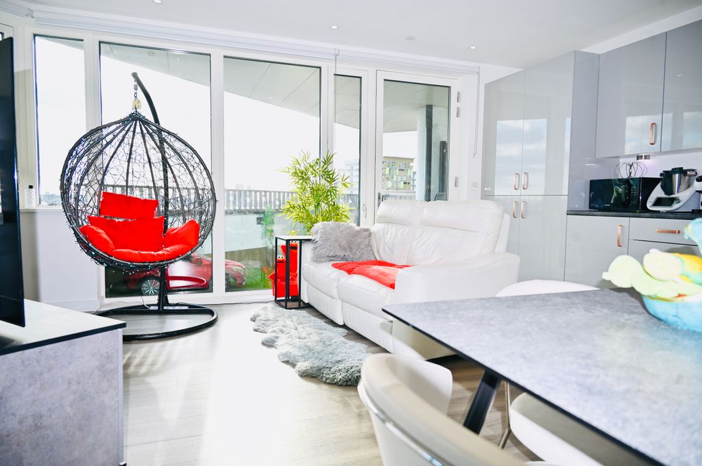 Property photo 2 of 19