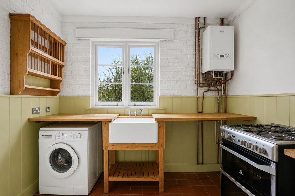 Property photo 2 of 11 Kitchen