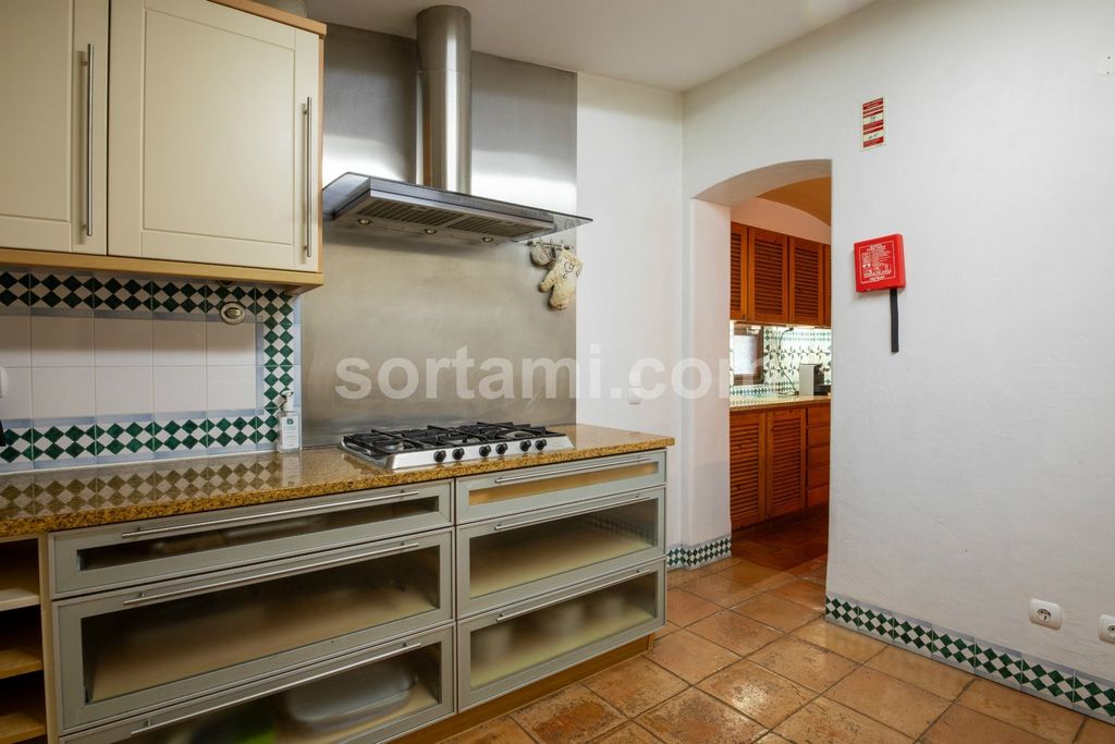 Property photo 3 of 34