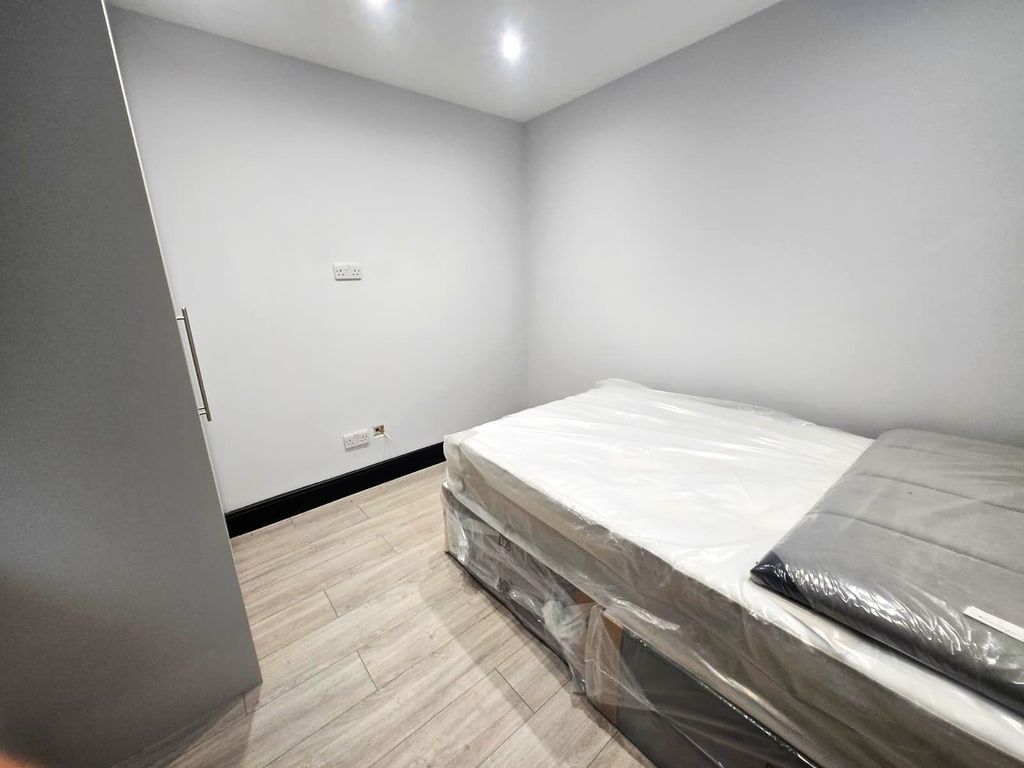 Property photo 1 of 2