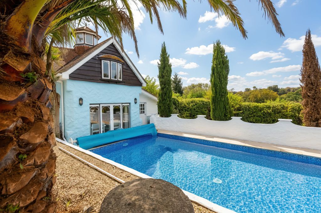 Property photo 2 of 40