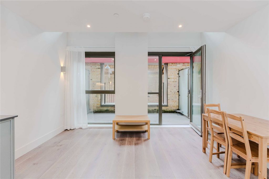 Property photo 1 of 38 Picture No. 21