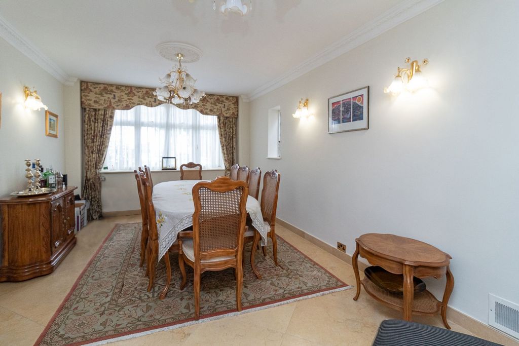 Additional image 8 of 7 bed detached house for salePenshurst Gardens, Edgware HA8