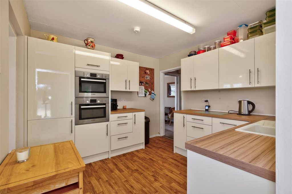 Property photo 3 of 35 Kitchen