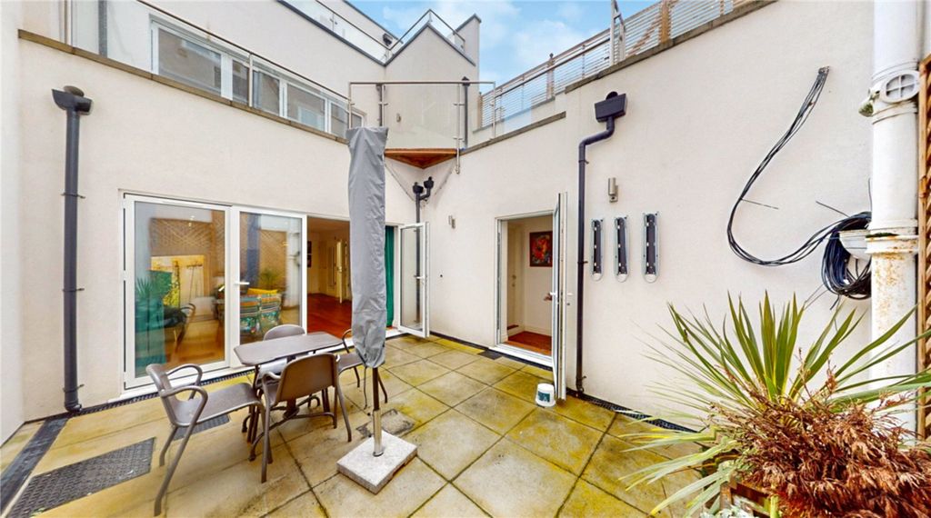 Property photo 3 of 15 Picture No. 21