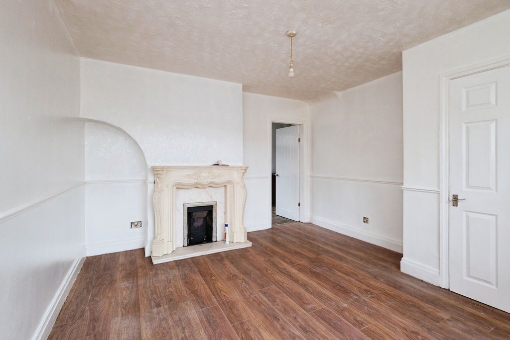 Property photo 3 of 19 Pbox-Img.Jpg