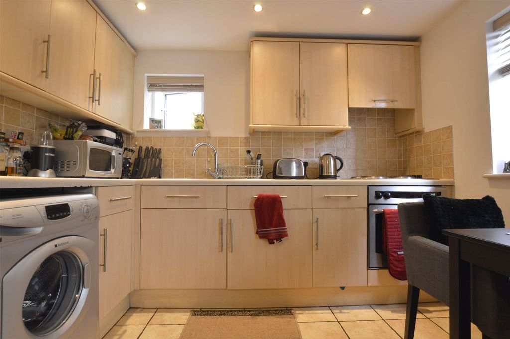 Property photo 3 of 7 Kitchen