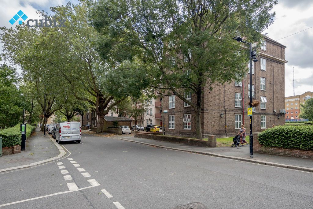 Property photo 2 of 31