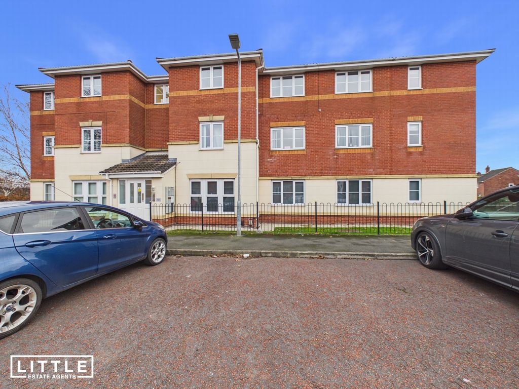 Property photo 1 of 8 Photo 4