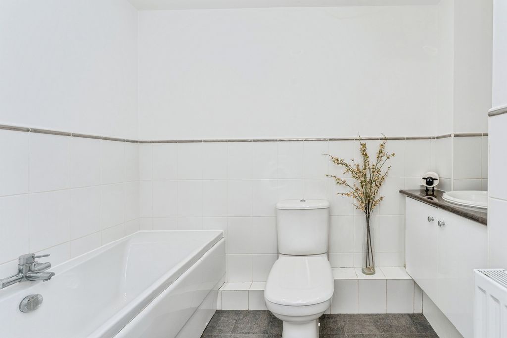 Additional image 19 of 2 bed flat for saleLlys Y Graig, Bryn-Y-Baal, Mold, Flintshire CH7