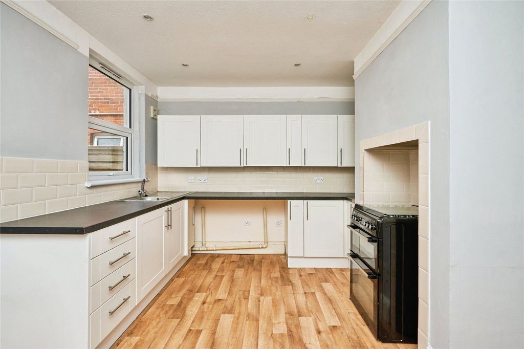 Property photo 3 of 14 Kitchen