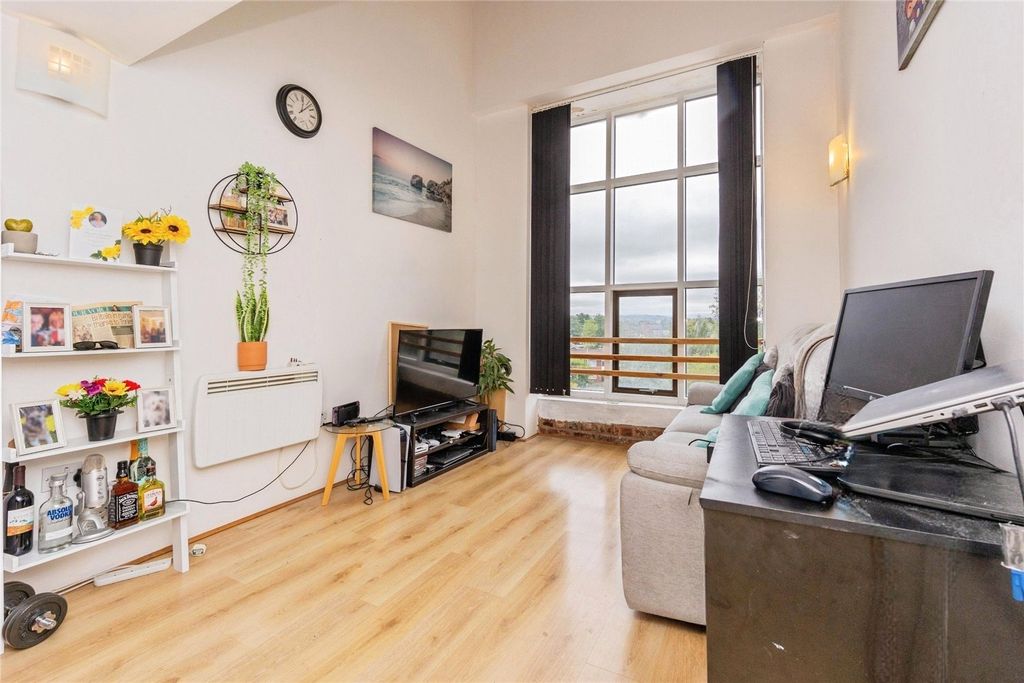 Property photo 3 of 16 Picture No. 23