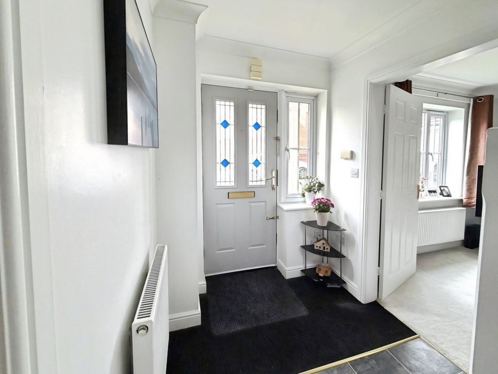 Property photo 2 of 22 Hallway