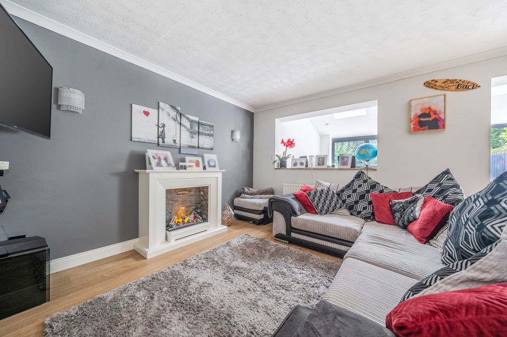 Property photo 2 of 17