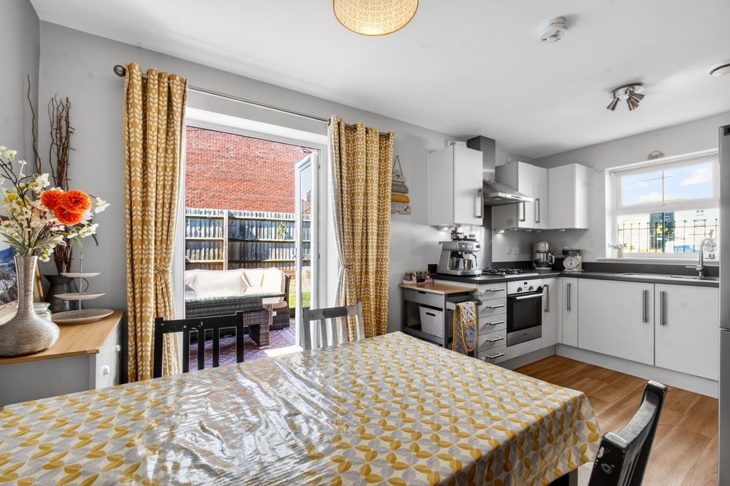 Property photo 3 of 16 Kitchen Dining Room