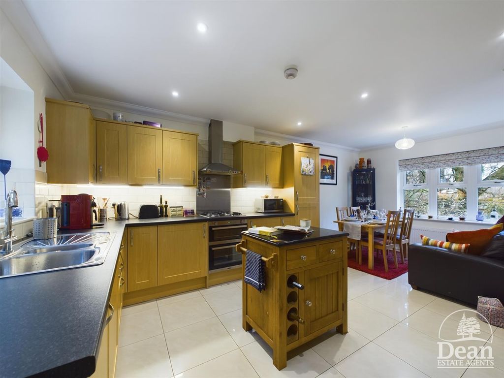 Property photo 2 of 26