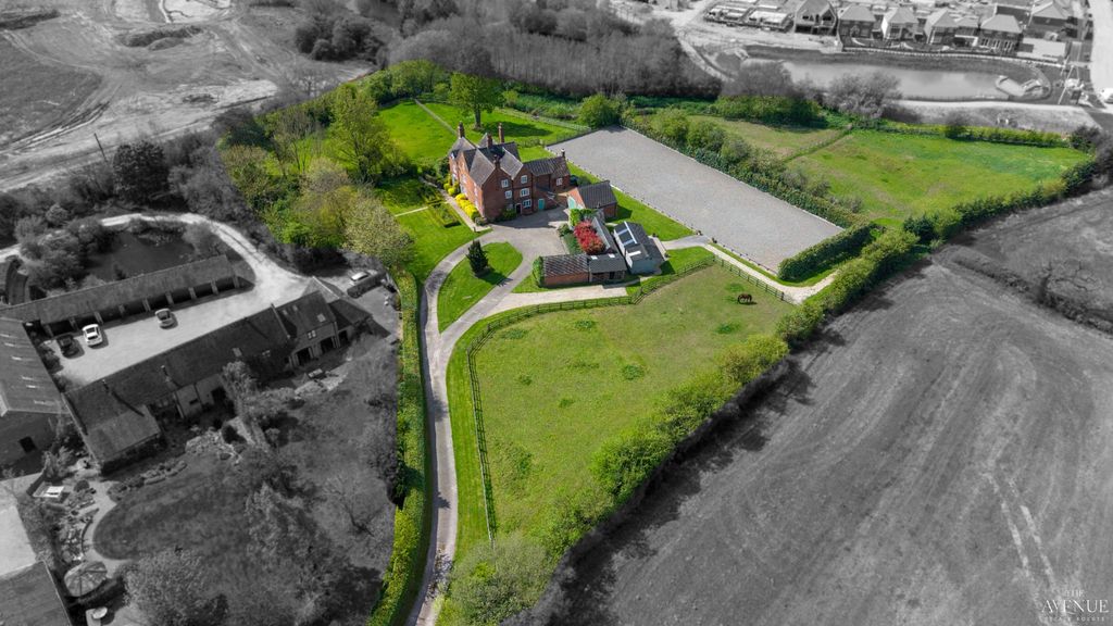 Property photo 2 of 52 4939253